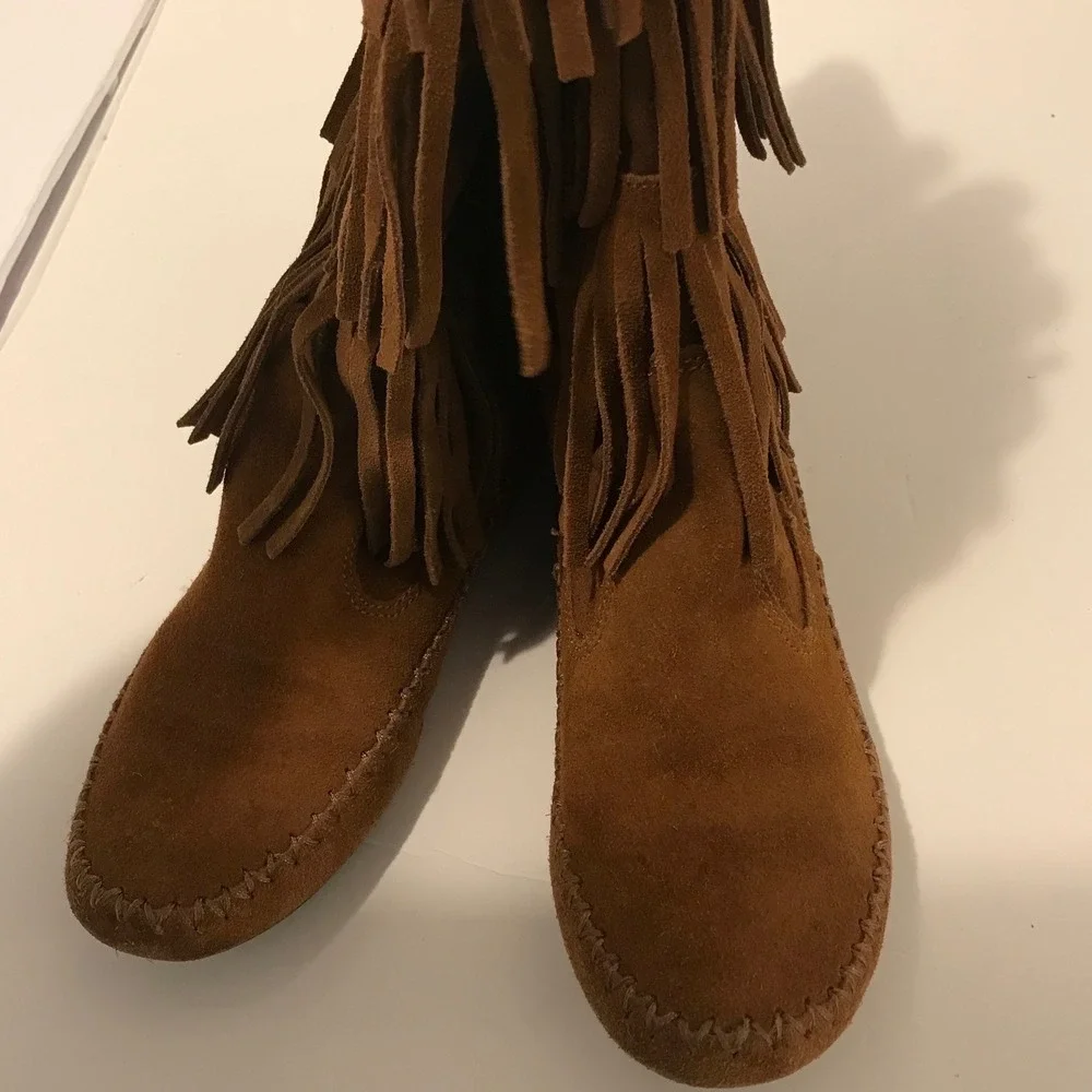 Lauren Conrad Brown Suede Triple Fringe Moccasin Boots Boho Mid Calf Cognac